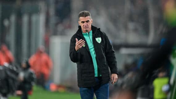 Vagner Mancini, técnico do América, em jogo contra o Colo-Colo pela Sul-Americana (foto: Mourão Panda/América)