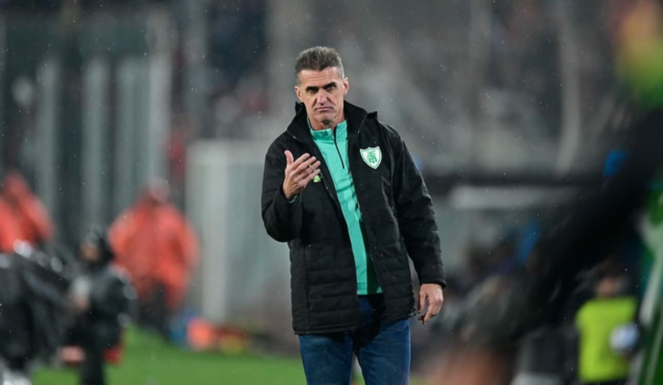 Vagner Mancini, técnico do América, em jogo contra o Colo-Colo pela Sul-Americana (foto: Mourão Panda/América)