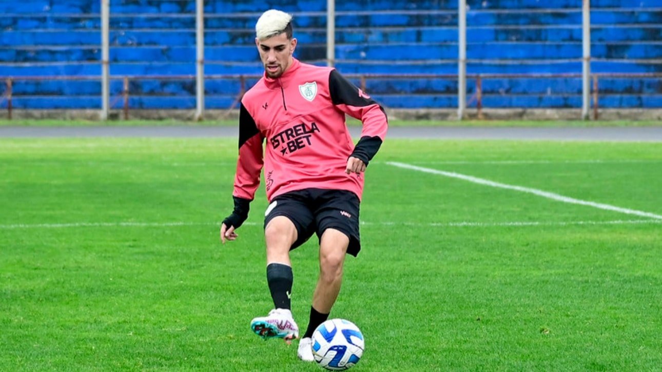 Pedrinho treinando pelo América (foto: Mourão Panda/América)