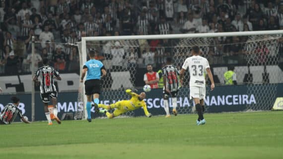 Atlético x Corinthians no Mineirão (foto: Edesio Ferreira / D.A.Press)