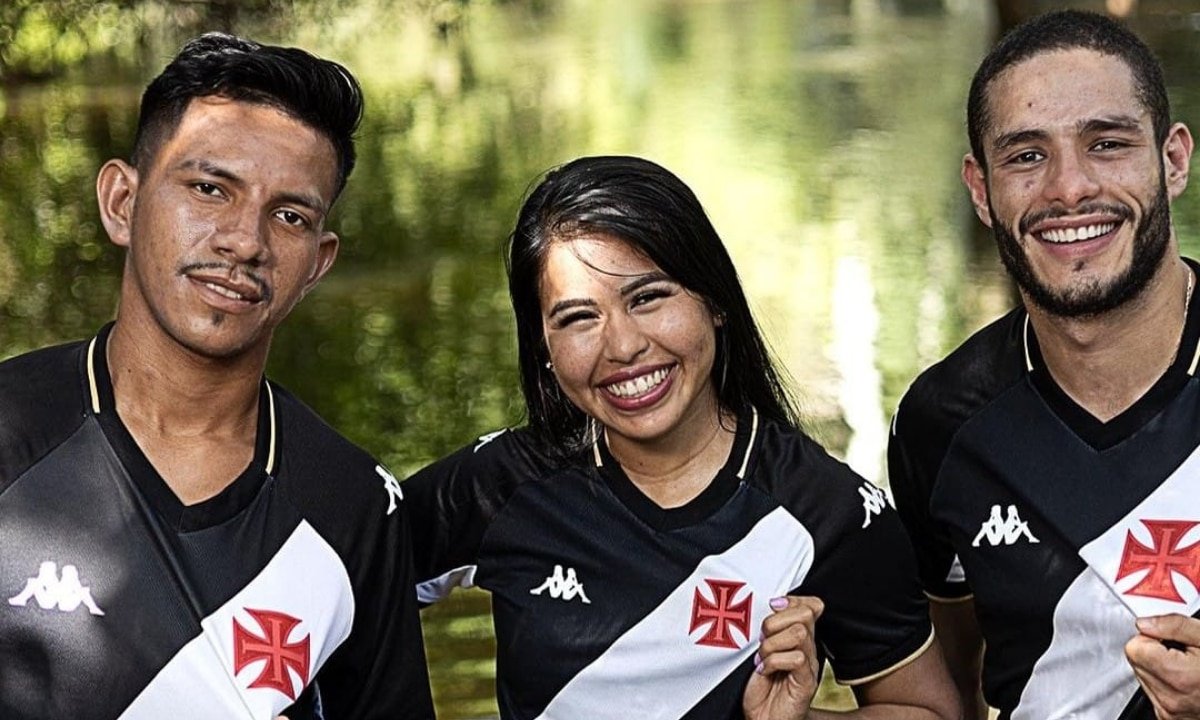 Torcedores vestiram a nova camisa do Vasco (foto: Reprodução/Vasco)