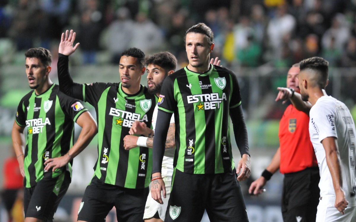 Lance do jogo entre América-MG e Corinthians pela Copa do Brasil (foto: Alexandre Guzanshe/EM/D.A. Press)