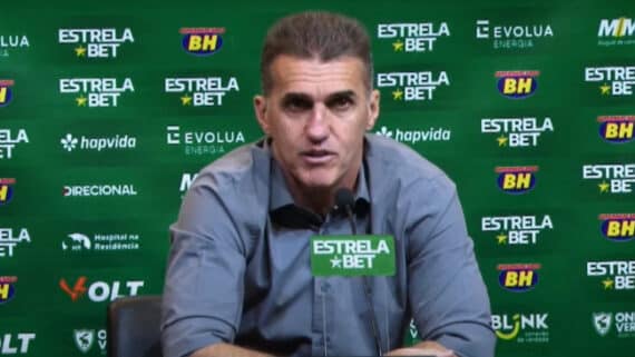 Técnico do América-MG, Vagner Mancini falou em coletiva de imprensa no Mineirão (foto: Reprodução/Youtube)