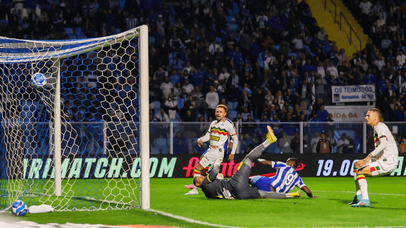 Momento do gol do Avaí (foto: Fabiano Rateke/Avaí F.C.)