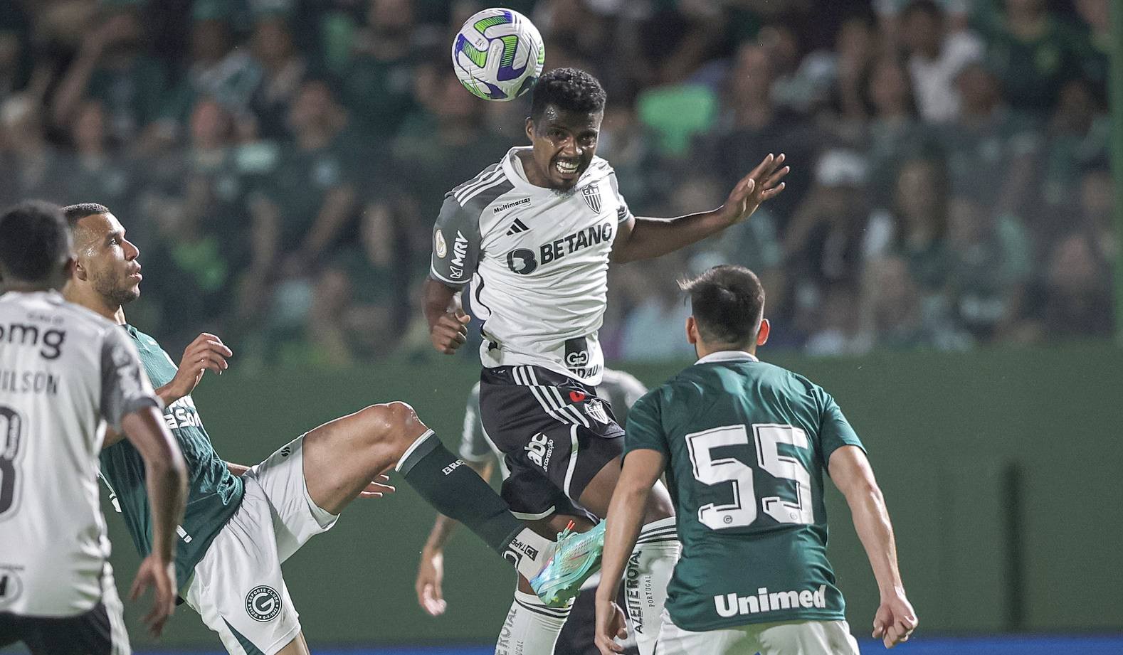Jemerson em ação pelo Atlético diante do Goiás (foto: Pedro Souza/Atlético)