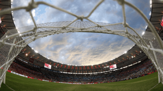 Maracanã visto de dentro do gol (foto: Staff Images)