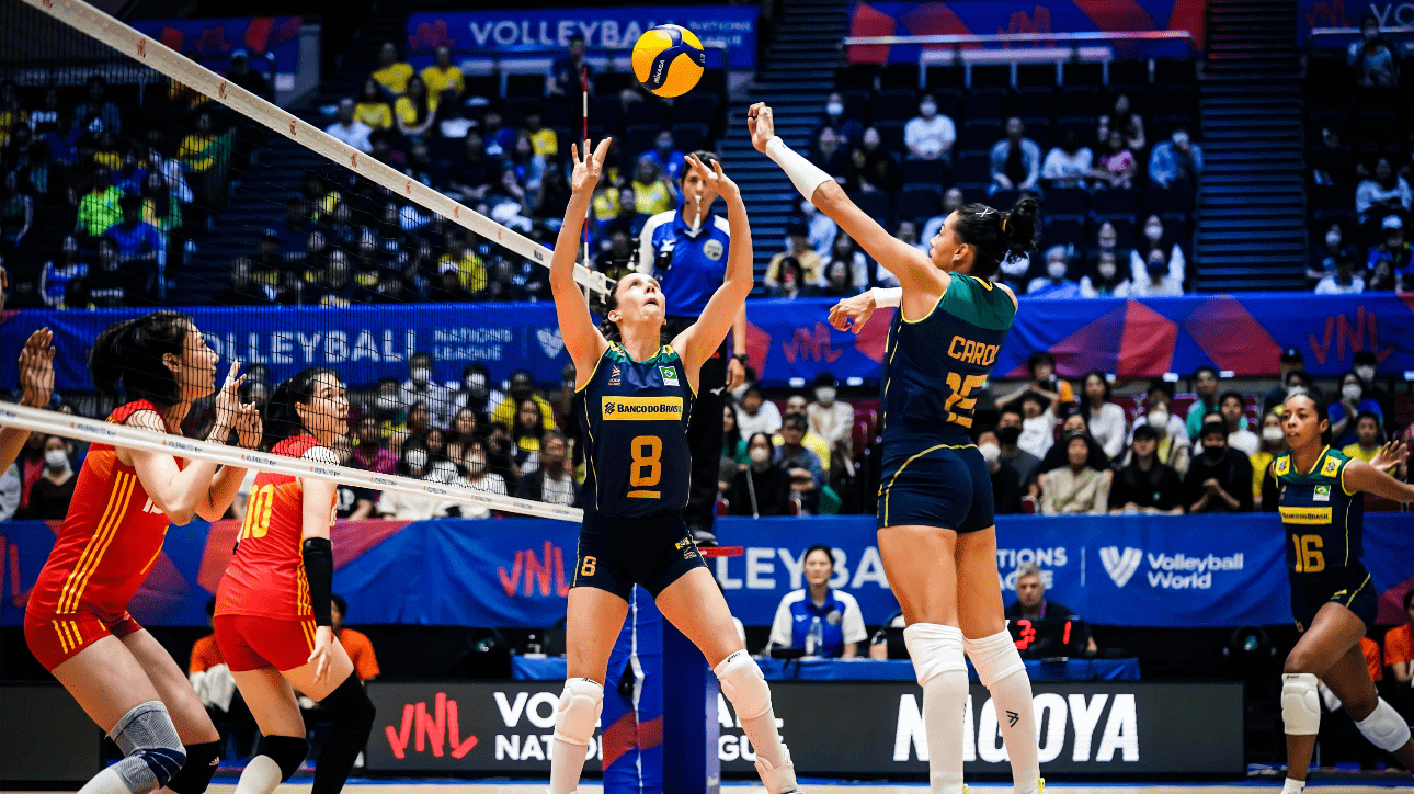 Atletas do Brasil na partida contra a China (foto: Reprodução FIVB)