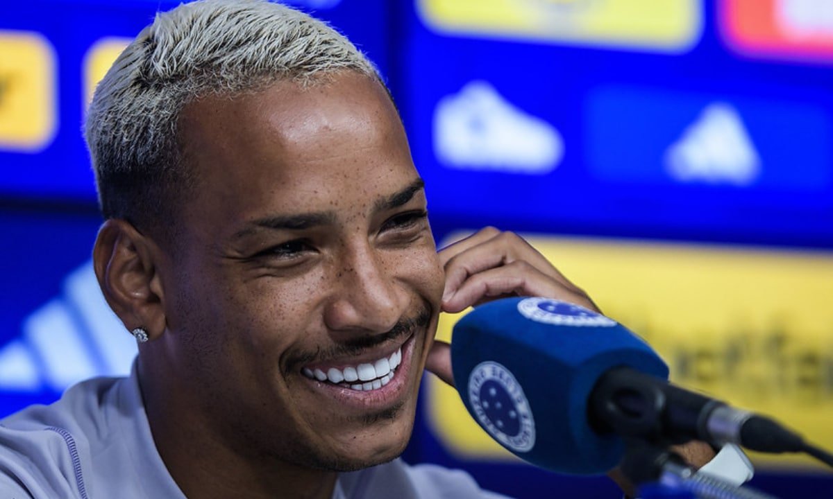 Matheus Pereira em sua primeira coletiva como jogador do Cruzeiro (foto: Gustavo Aleixo/Cruzeiro)