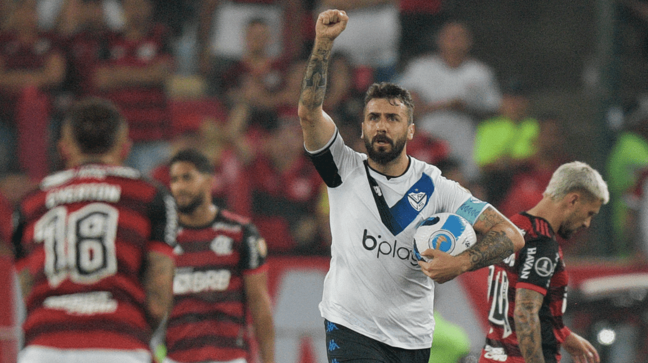 Lucas Pratto comemorando gol contra o Flamengo (foto: Carl de Souza/AFP)