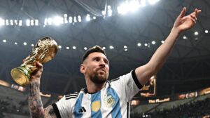 Campeão da Copa do Mundo em 2022, Lionel Messi foi eleito Bola de Ouro pela nona vez - Crédito: 