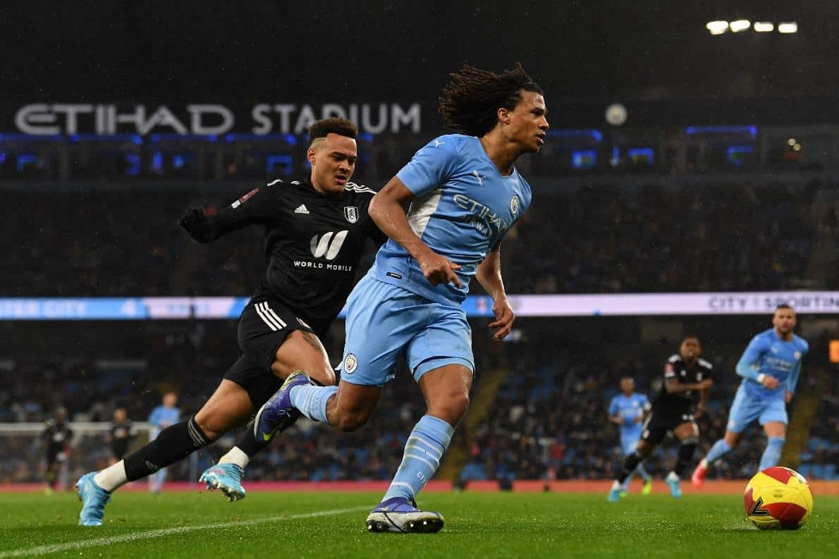 Rodrigo Muniz em jogo pelo Fulham (foto: PAUL ELLIS/AFP)