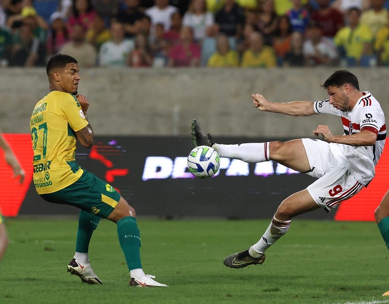 São Paulo bate Bahia pelo Brasileiro e zera chance de jogar Série B em 2024  > No Ataque