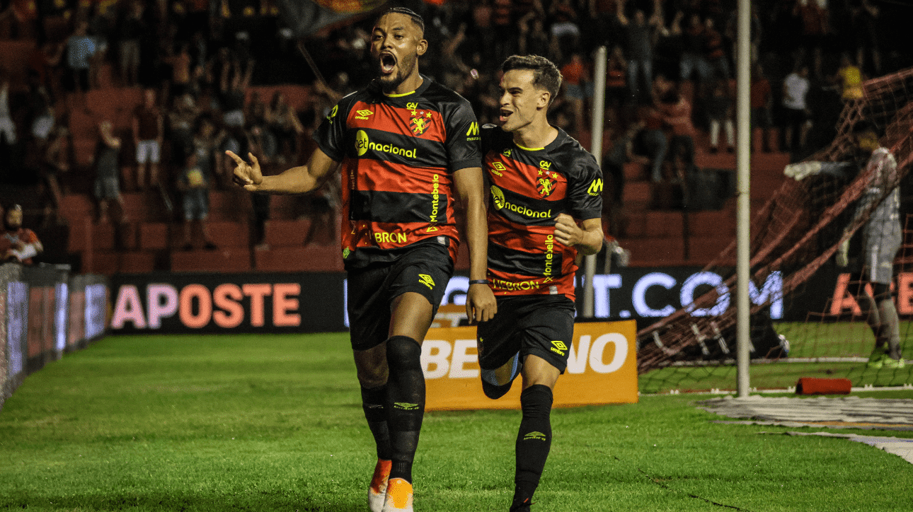Jogadores do Sport comemorando gol (foto: Rafael Bandeira/SCR)