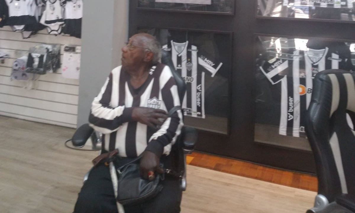 Ídolo do Atlético Mineiro, Ubaldo não foi reconhecido na loja do Galo (foto: Divulgação/Redes Sociais)