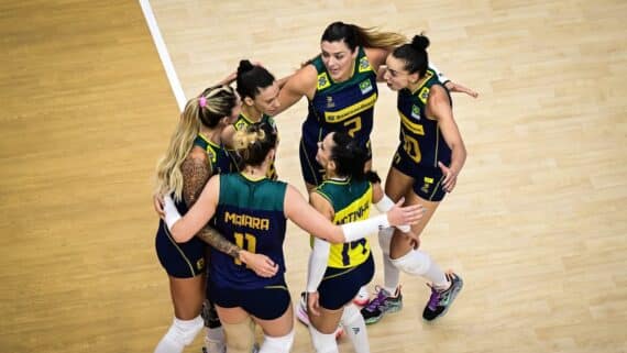 Seleção Brasileira de Vôlei Feminino em quadra (foto: Foto: VNL/Divulgação)