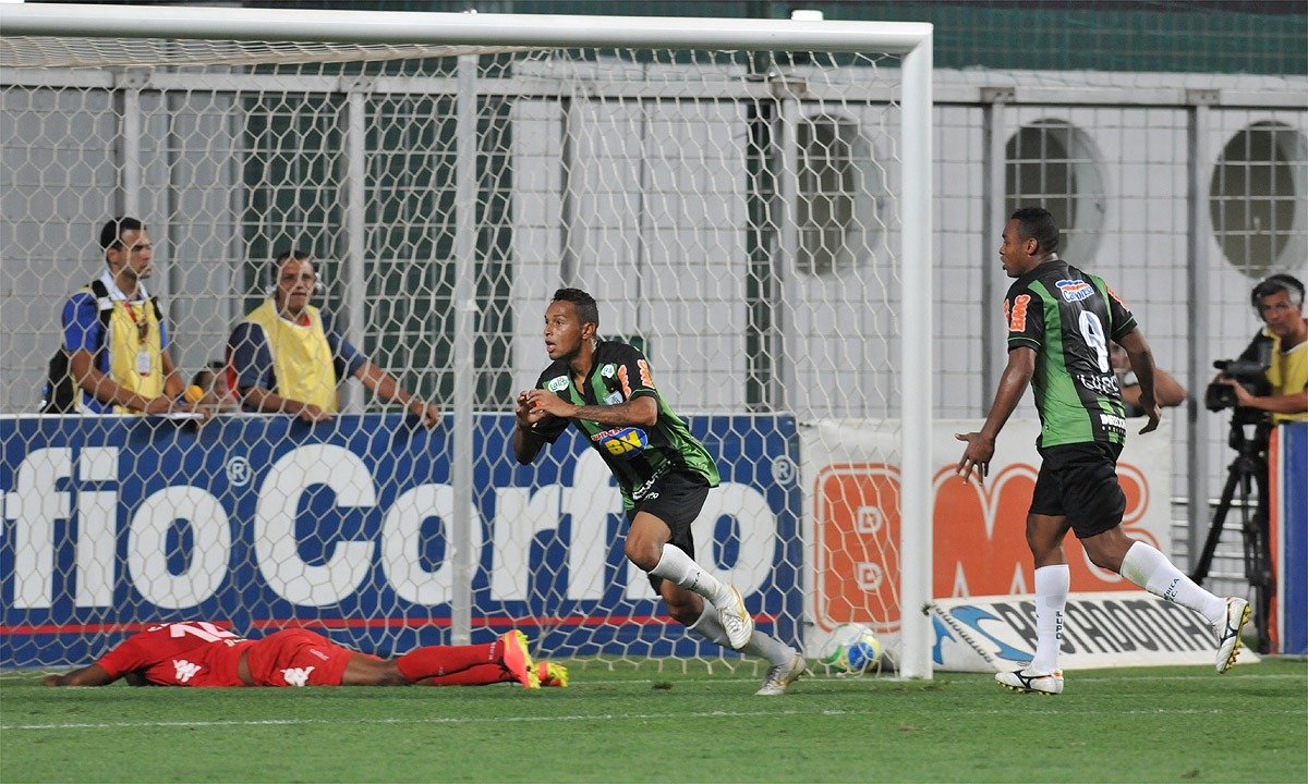 Gilson comemora gol pelo América (foto: Marcos Michelin/EM D.A Press)