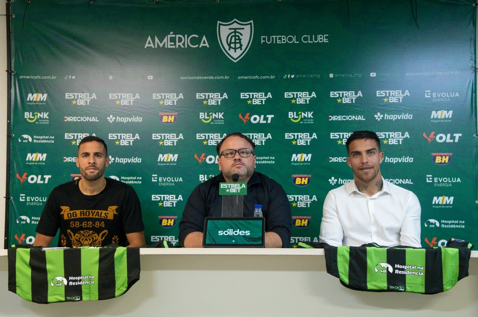Esterban Burgos e Javier Méndez foram apresentados como reforços do América (foto: Mourão Panda/América)