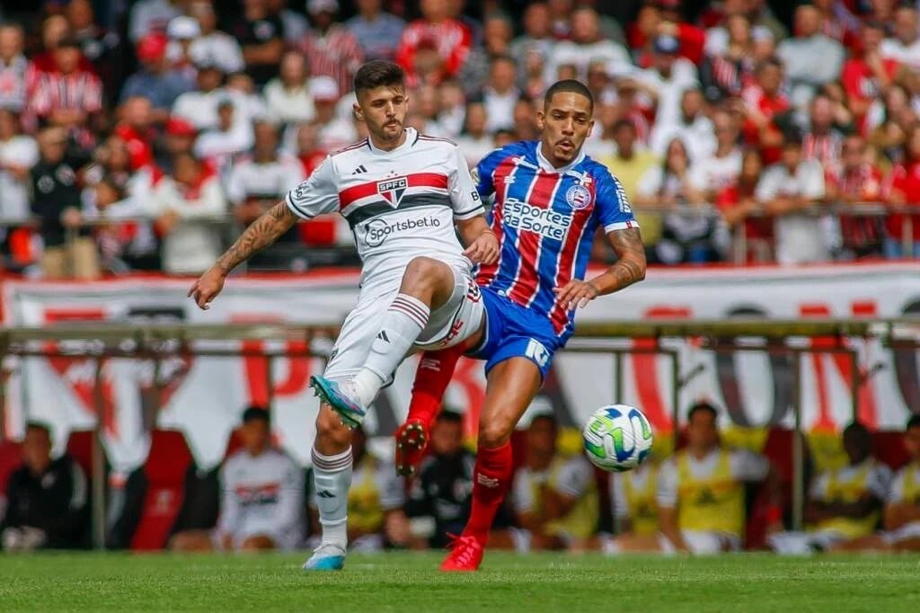 São Paulo e Bahia pelo Campeonato Brasileiro (foto: Rubens Chiri/São Paulo)