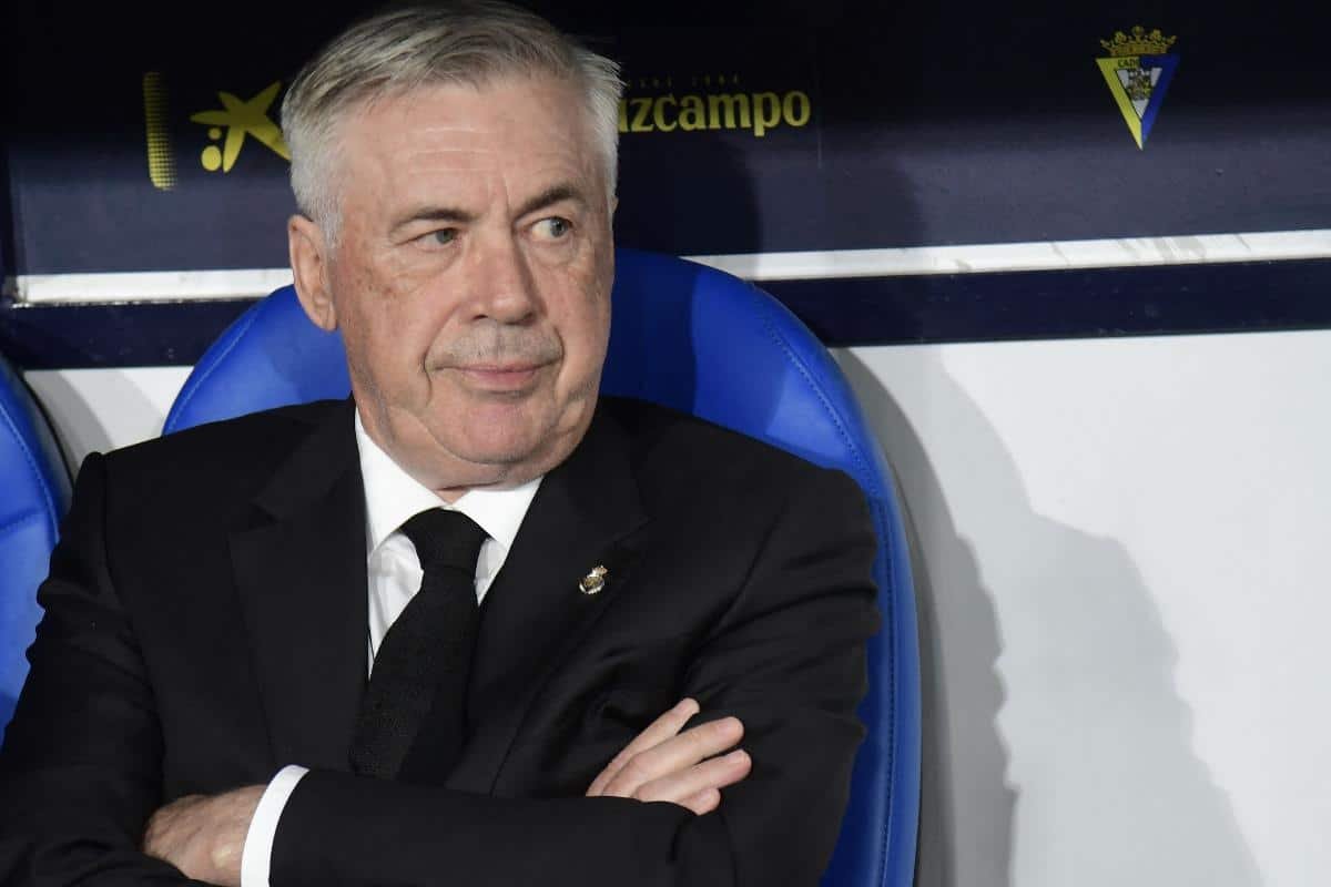 Carlo Ancelotti no comando do Real Madrid (foto: CRISTINA QUICLER / AFP)
