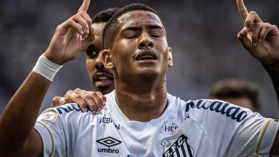 Ângelo, atacante do Santos, comemoral gol diante do Cruzeiro (foto: Raul Baretta/ Santos FC)