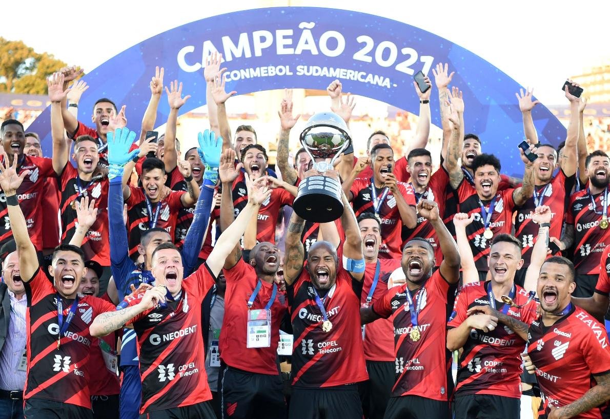 Athletico-PR campeão da Sul-Americana (foto: EITAN ABRAMOVICH / AFP)