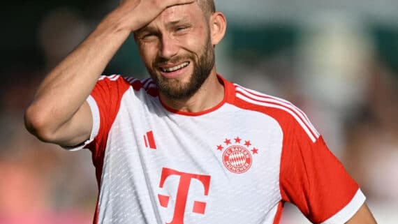 Konrad Laimer reage a goleada aplicada pelo Bayern de Munique na pré-temporada (foto: Christof STACHE / AFP)