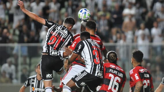 Flamengo ganhou do Atlético de virada no Independência (foto: Alexandre Guzanshe/EM D.A Press)