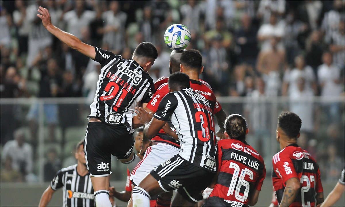Flamengo ganhou do Atlético de virada no Independência (foto: Alexandre Guzanshe/EM D.A Press)