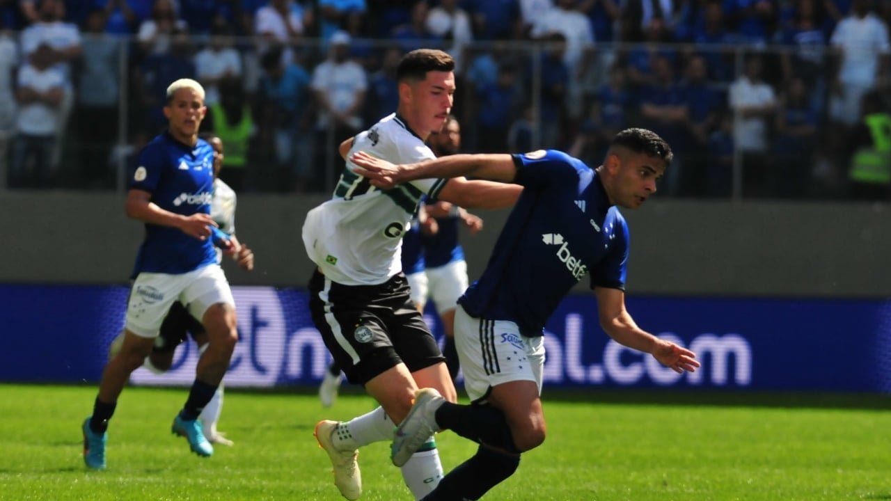 Cruzeiro empatou com o Coritiba na 15ª rodada da Série A do Campeonato Brasileiro (foto: Leandro Couri/EM/DA Press)