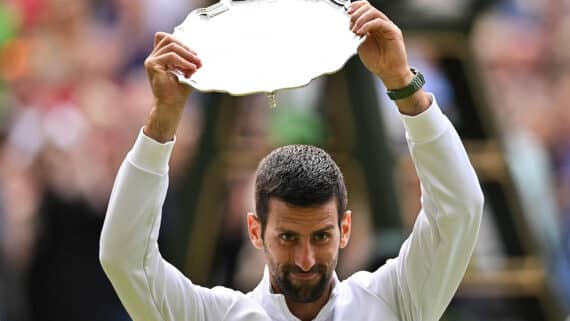 Djokovic ficou com o vice em Wimbledon 2023 (foto: Glyn KIRK / AFP)