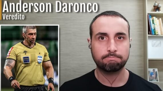 Print do vídeo em que o Rodrigo Góes analisa o shape de Anderson Daronco (foto: Reprodução / Youtube)