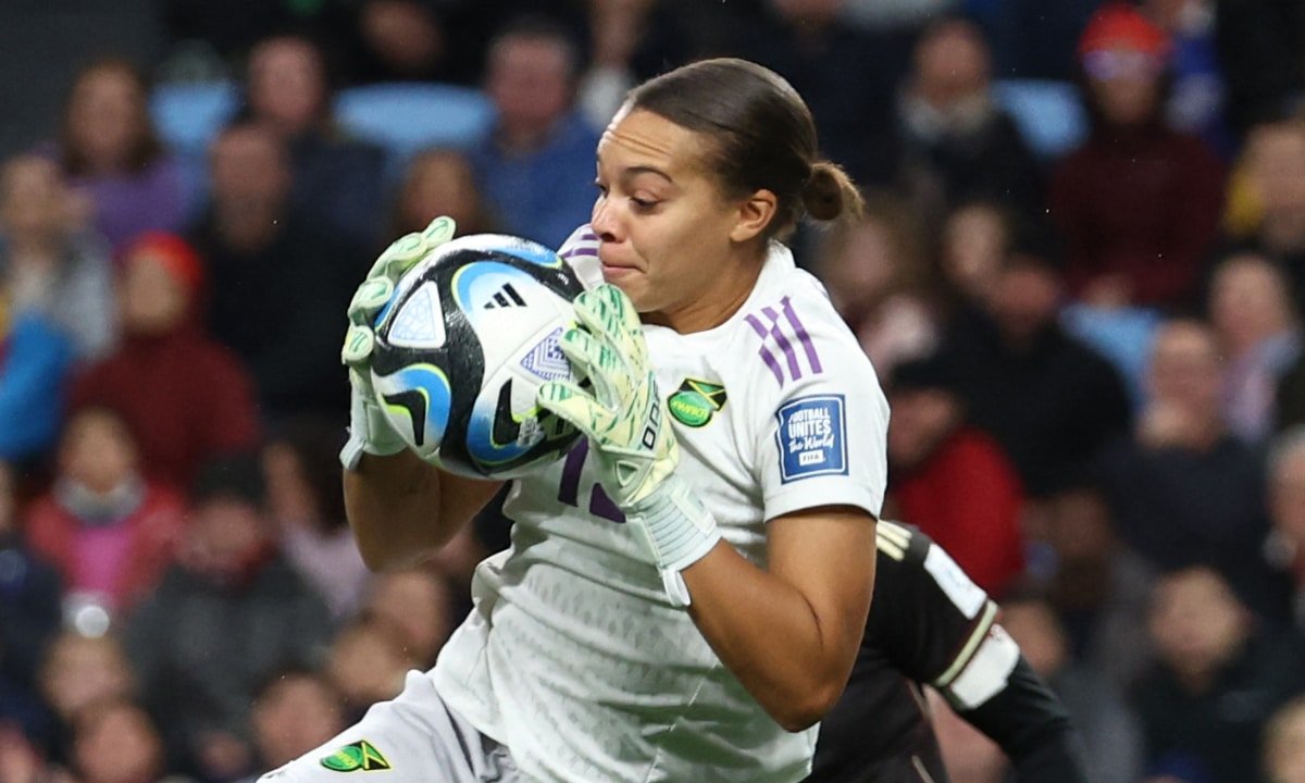 Rebecca Spencer, goleira da Jamaica (foto: DAVID GRAY / AFP)