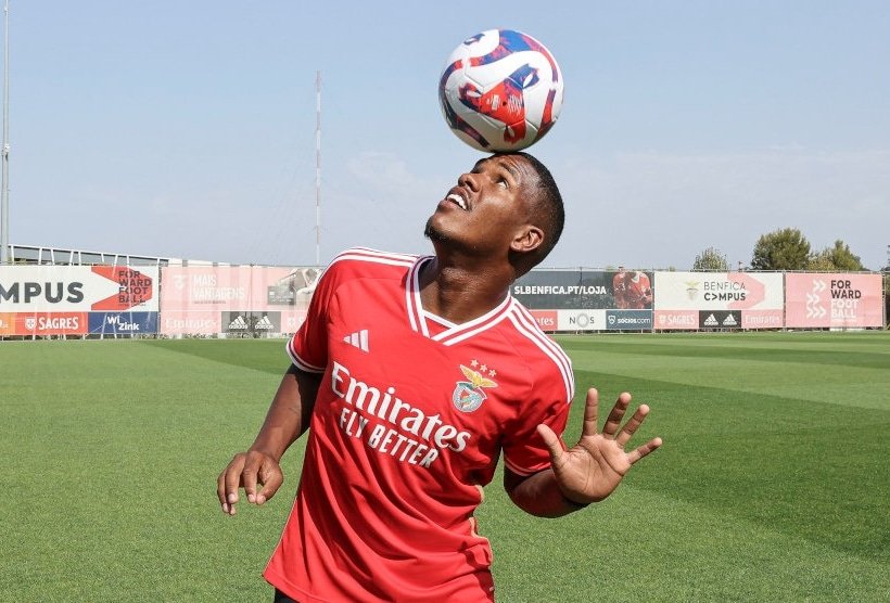 Gustavo Marques durante apresentação no Benfica (foto: Divulgação/Benfica)