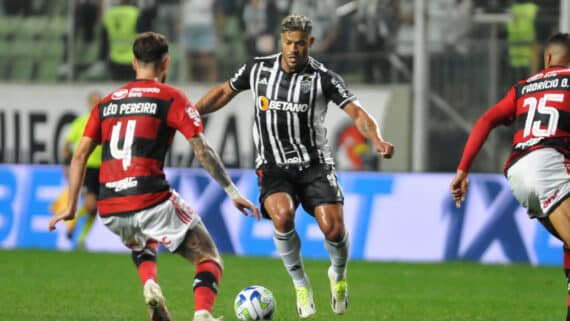 Hulk em jogo entre Atlético e Flamengo, pelo Campeonato Brasileiro (foto: Alexandre Guzanshe/EM/D.A. Press)