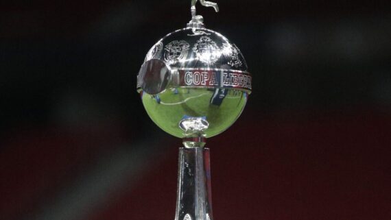 Troféu da Copa Libertadores (foto: Buda Mendes/AFP)