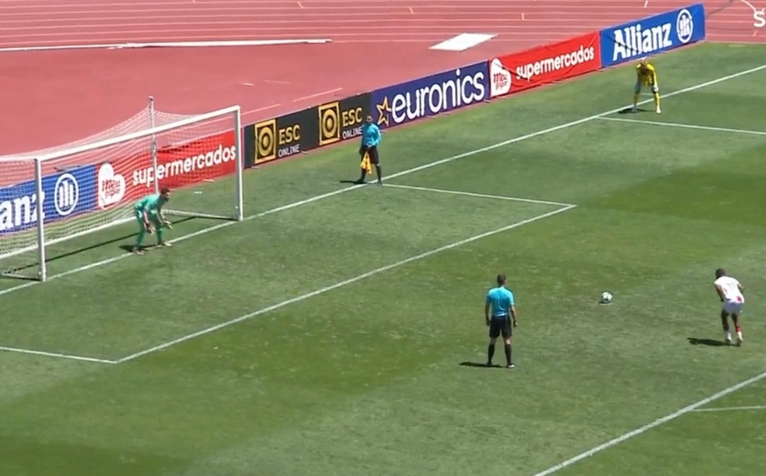 Lucas França foi destaque em jogo em Portugal (foto: Reprodução)