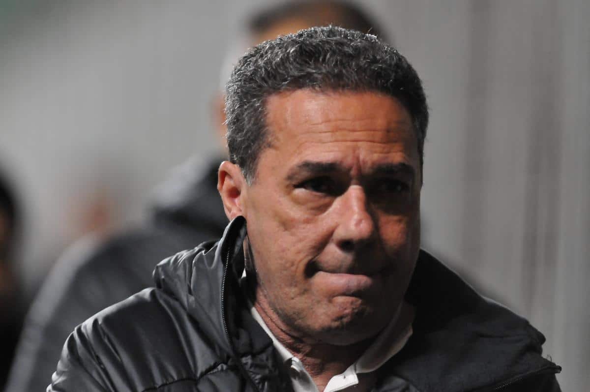 Vanderlei Luxemburgo tenso após derrota para o América-MG pela Copa do Brasil (foto: Alexandre Guzanshe/EM/D.A Press)