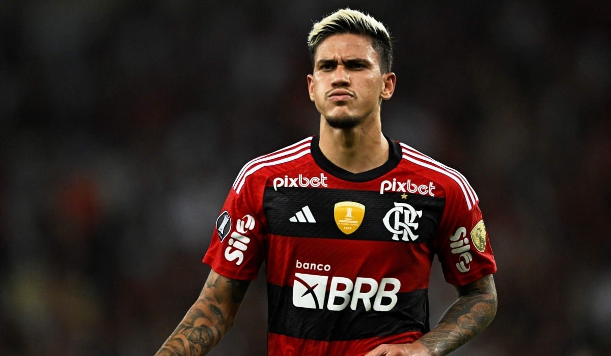 O atacante Pedro, do Flamengo, comemorando seu segundo gol contra o Ñublense, pela partida de ida da fase de grupos da Copa Libertadores, no Maracanã, no Rio de Janeiro, no dia 19 de abril de 2023. (foto: MAURO PIMENTEL / AFP)