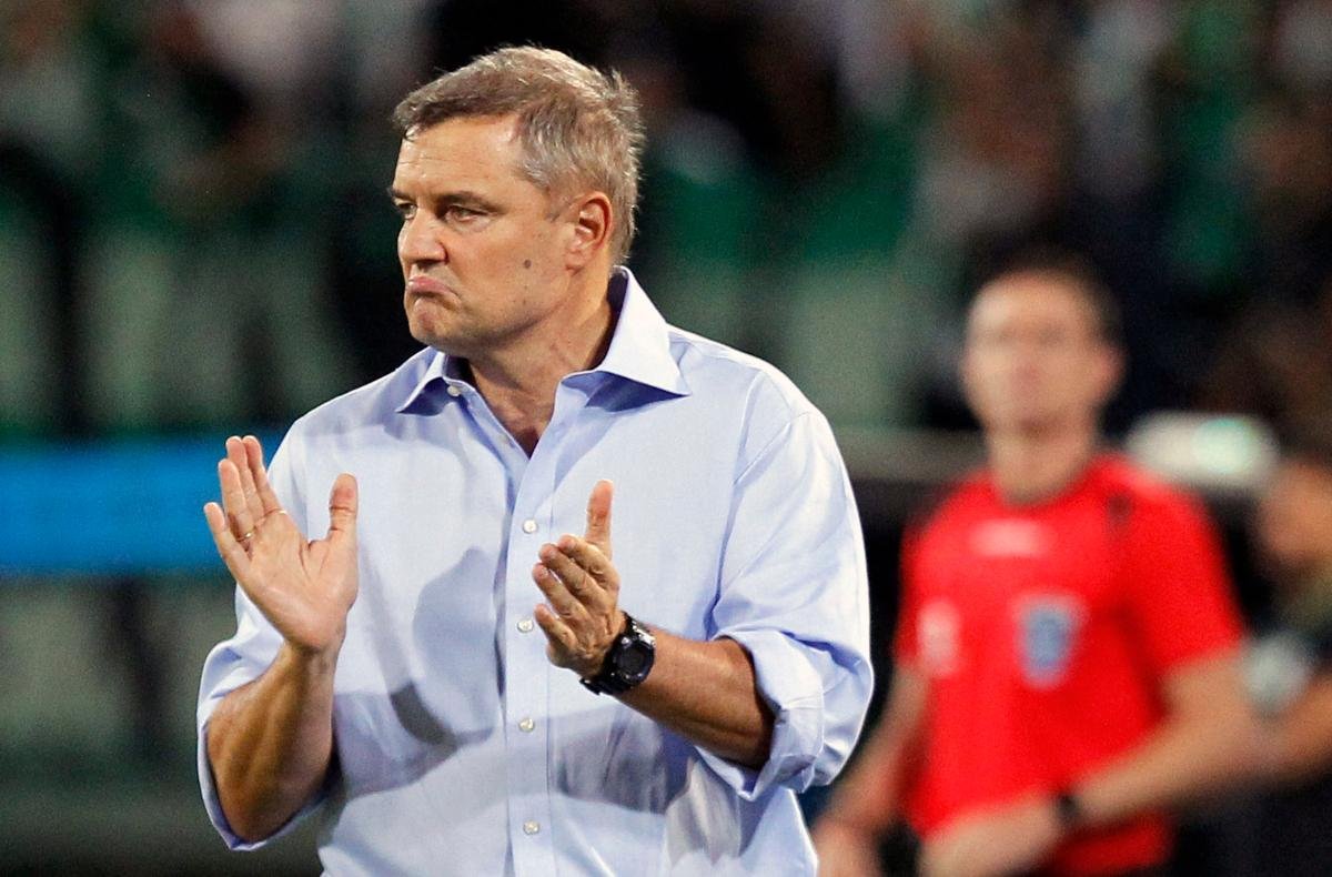 Diego Aguirre depois de partida no comando do Olímpia (foto: Fredy BUILES / AFP)