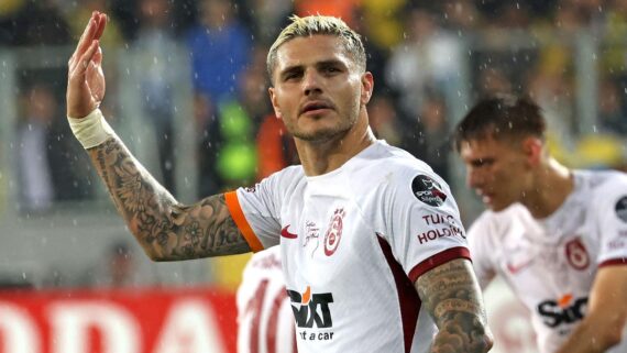 Mauro Icardi com a camisa do Galatasaray (foto: Adem ALTAN / AFP)