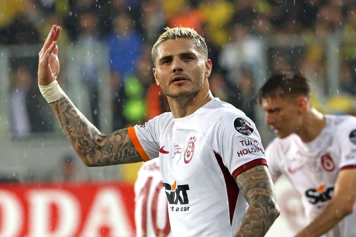 Mauro Icardi com a camisa do Galatasaray (foto: Adem ALTAN / AFP)