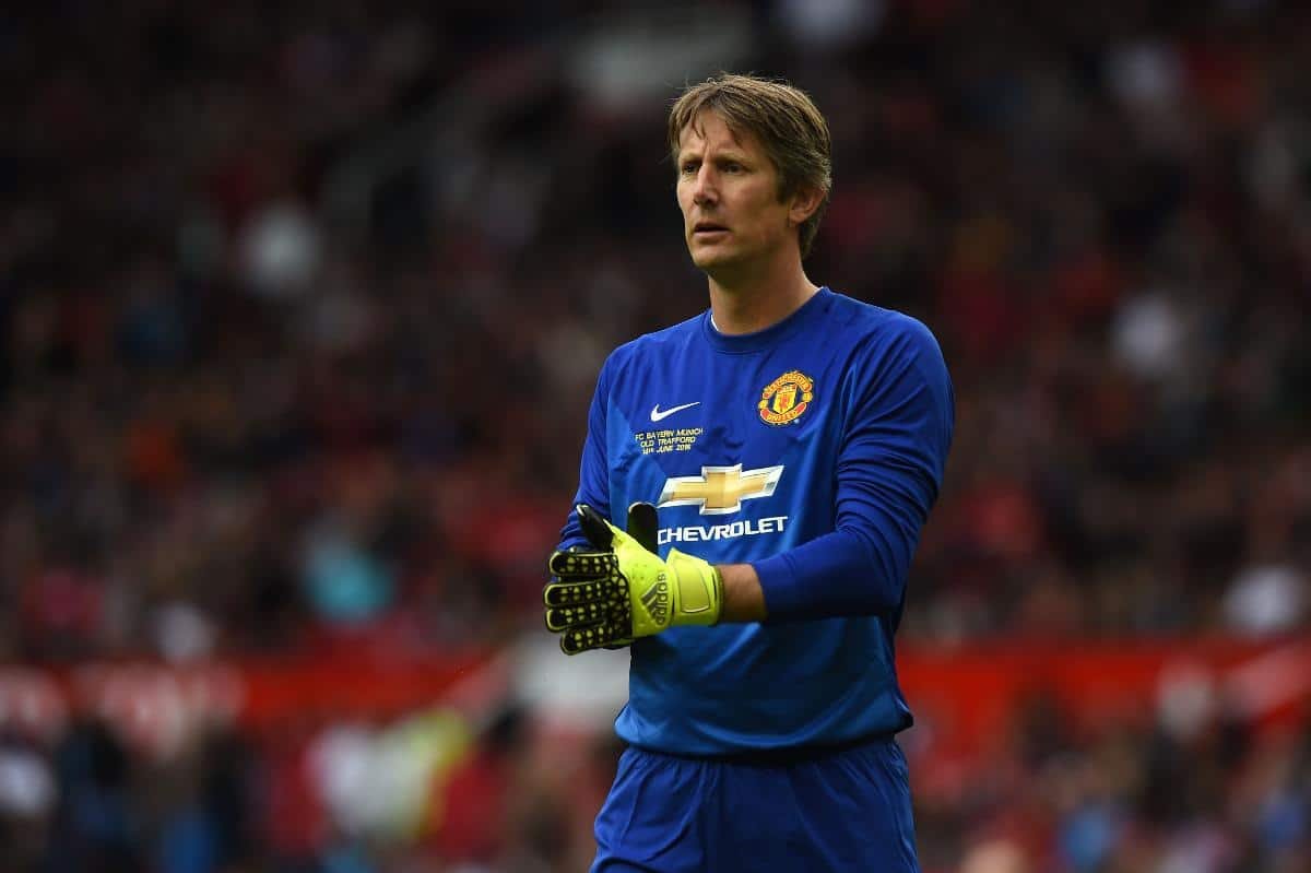 Edwin Van Der Sar durante partida amistosa em 2015 (foto: AFP PHOTO / ADRIAN DENNIS)