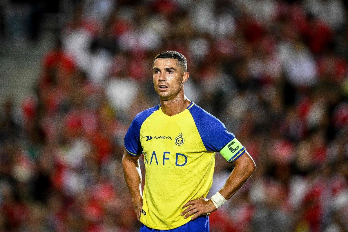 Cristiano Ronaldo com a camisa do Al Nassr, da Arábia Saudita (foto: Patricia DE MELO MOREIRA / AFP)
