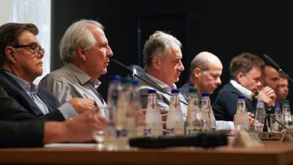 José Murilo Procópio, Rubens Menin, Sérgio Coelho, Ricardo Guimarães e Renato Salvador em reunião do Atlético (foto: Pedro Souza/Atlético)