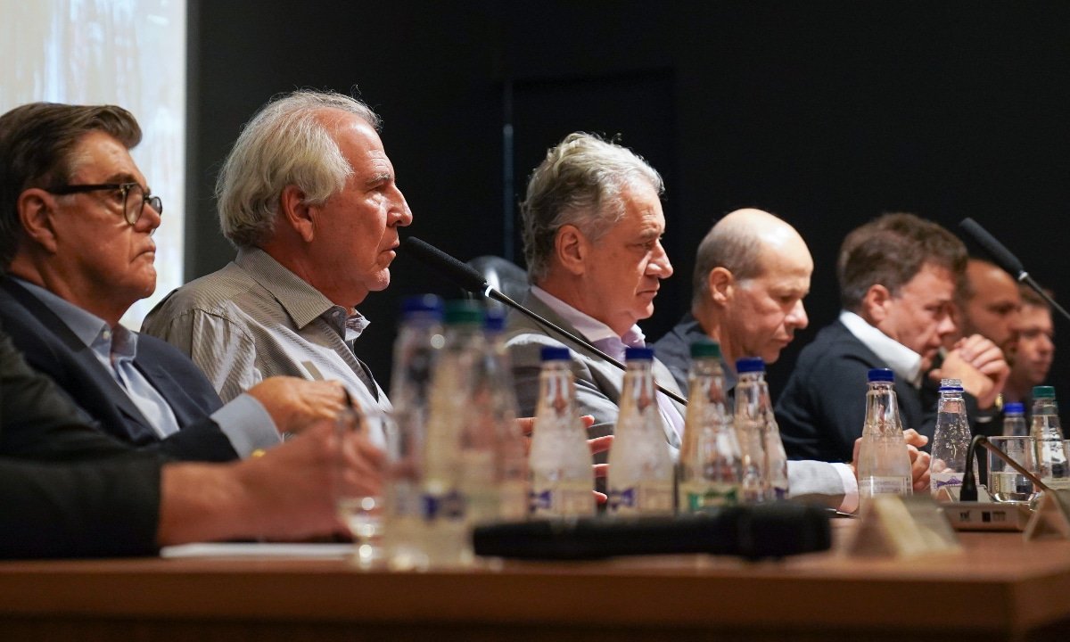 José Murilo Procópio, Rubens Menin, Sérgio Coelho, Ricardo Guimarães e Renato Salvador em reunião do Atlético (foto: Pedro Souza/Atlético)