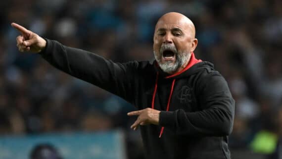 Sampaoli no comando do Flamengo (foto: Luis ROBAYO / AFP)