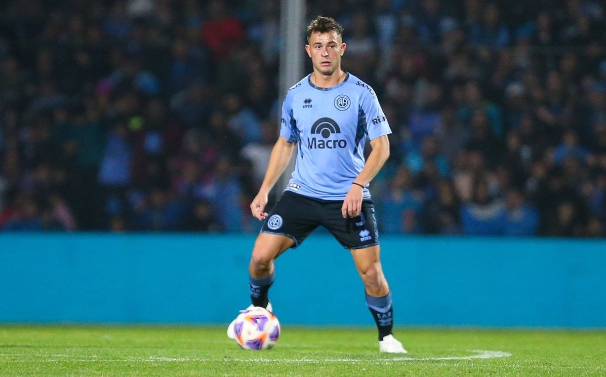 Santiago Longo com a bola durante partida contra o Banfield pelo Campeonato Argentino (foto: Reprodução/Club Atlético Belgrano)