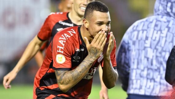 Cruzeiro recebe proposta de empréstimo por Wesley