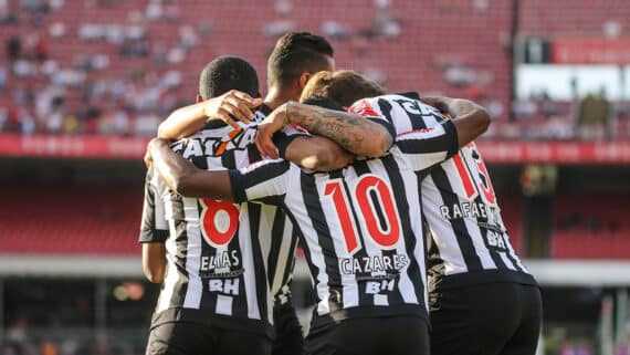 Jogadores do Atlético comemoram gol sobre o São Paulo no Campeonato Brasileiro de 2017 (foto: Bruno Cantini/Atlético)