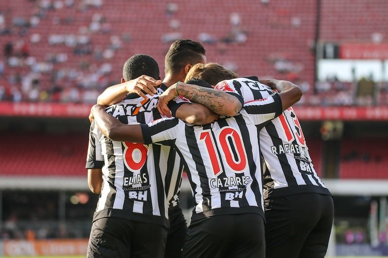 Jogadores do Atlético comemoram gol sobre o São Paulo no Campeonato Brasileiro de 2017 (foto: Bruno Cantini/Atlético)